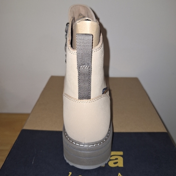 A pair of Teva W. Midform Boot 1123510/ SDDN in a ladies size 9 and 10. NWB - Picture 9 of 13